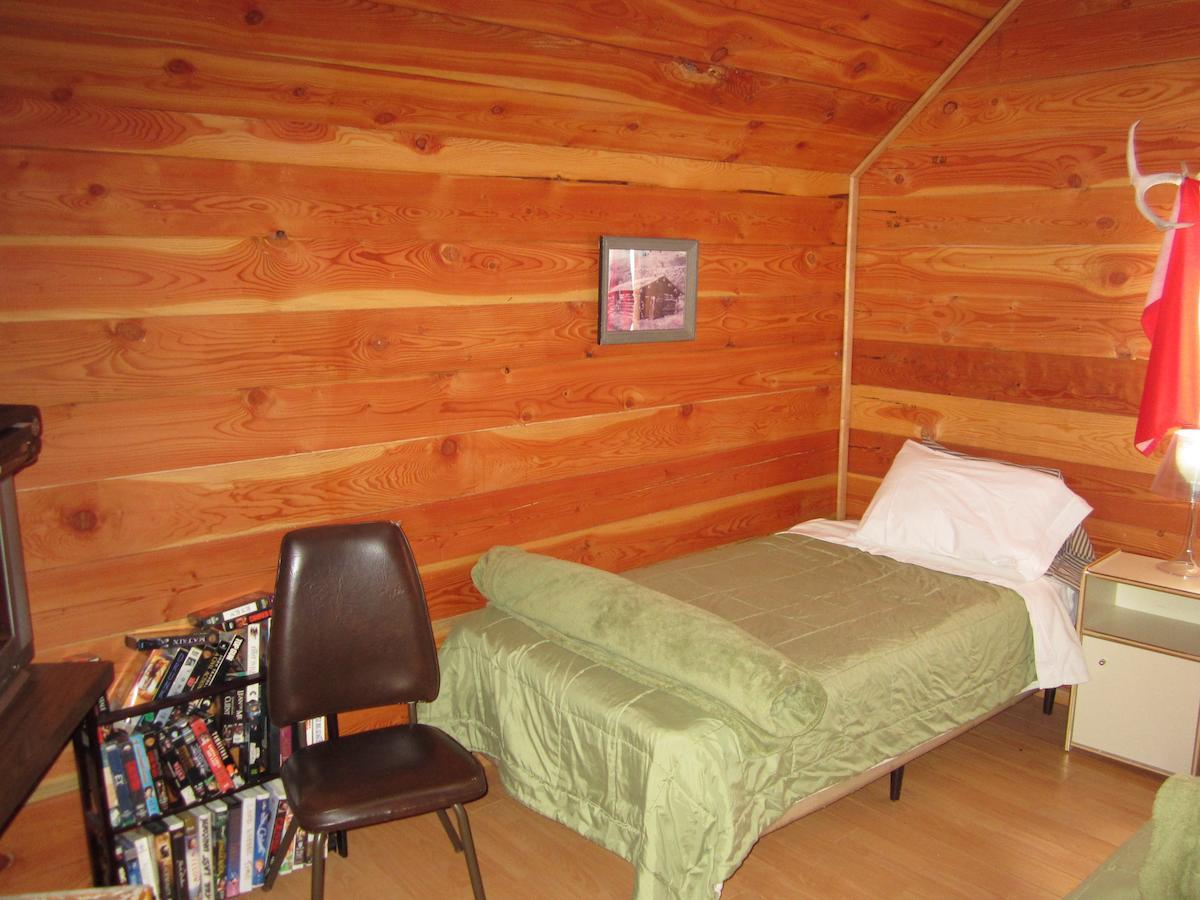 Log Inn & Pub Avola Luaran gambar